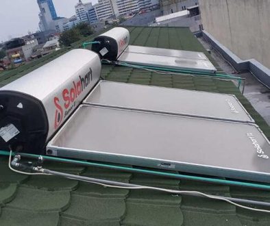 Cara memilih water heater untuk hotel beserta panduan ukuran liter yang tepat. Tips hemat energi dengan solar water heater untuk operasional hotel.